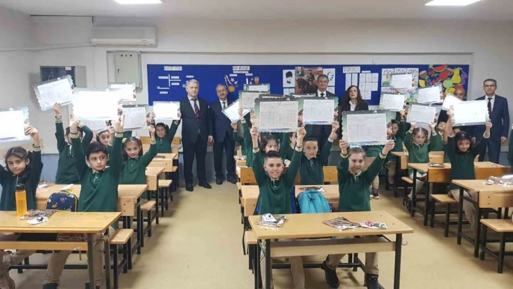 Karabük öğrenciler karne sevinci yaşadı