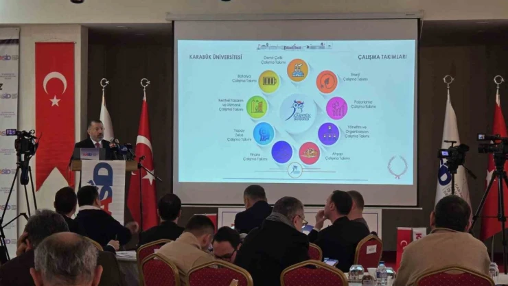Karabük'te 'İş Dünyası ve Gelecek Vizyonu Zirvesi' Programı Başladı