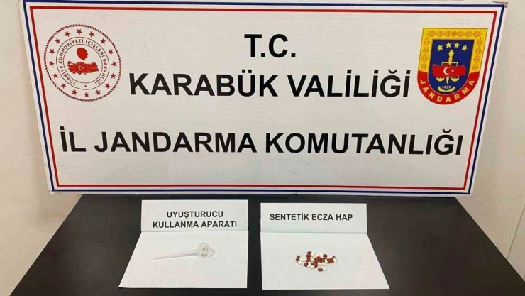 Karabük'te 20 Adet Sentetik Ecza Hapı Ele Geçirildi