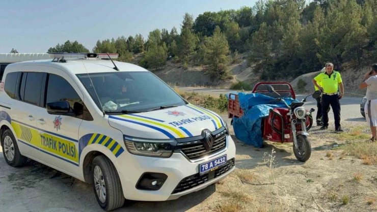 Karabük'te 3 Tekerlekli Motosiklet Devrildi: 6 Kişi Yaralandı