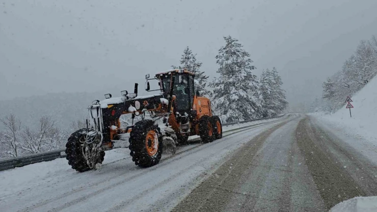 Karabük'te 85 Köy Yolu Ulaşıma Kapandı