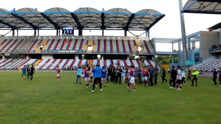 Karabük'te Amatör Lig Final Maçı Sonrası Saha Karıştı