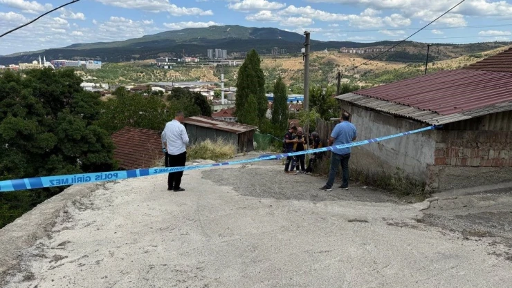 Başını Yere Çarpan Kişi Hayatını Kaybetti