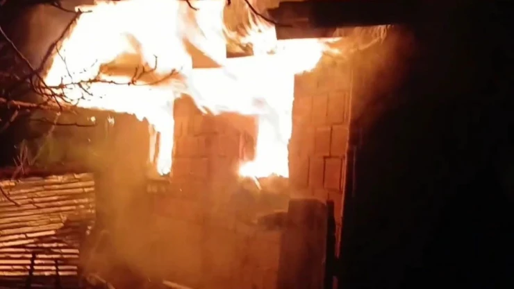 Karabük'te 2 Katlı Ev Alevlere Teslim Oldu