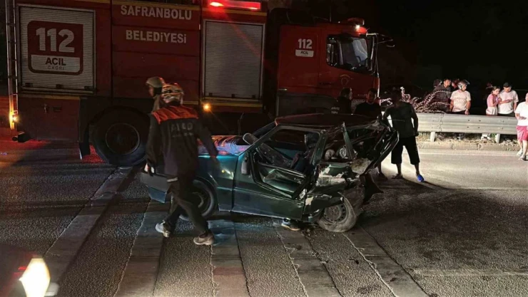 Karabük'te 2 Otomobil Çarpıştı: 1 Ölü, 1 Yaralı