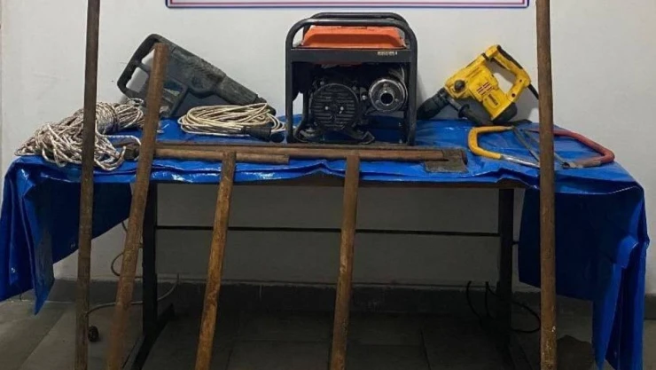 Karabük'te Kaçak Kazı Yapan 2 Kişi Yakalandı