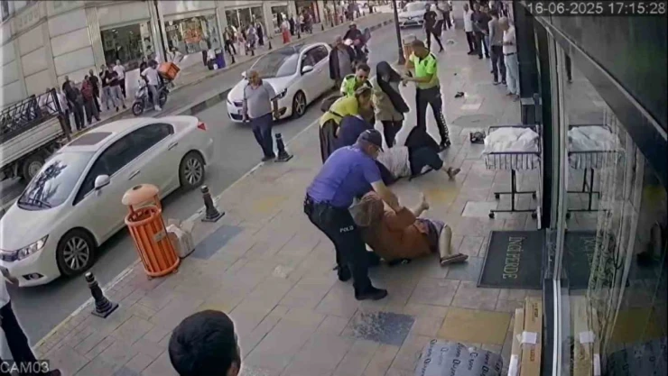 Kadınların Kavgasını Polis Güçlükle Ayırdı