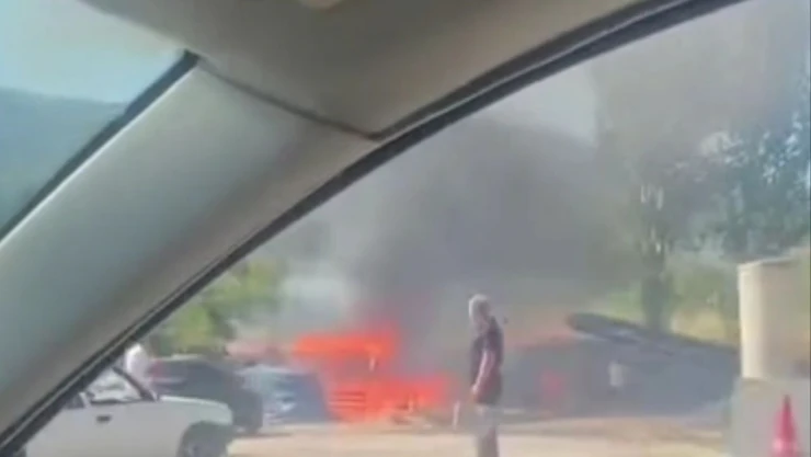 Karabük'te Kömür Ve Odun Deposu Alev Aldı