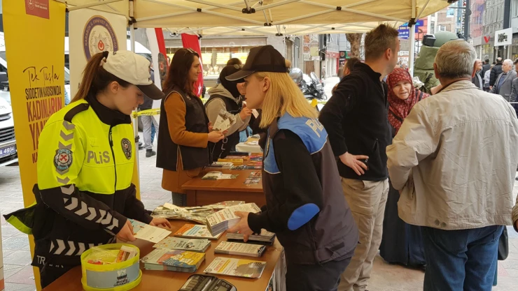 Karabük'te polis tanıtım standına yoğun ilgi