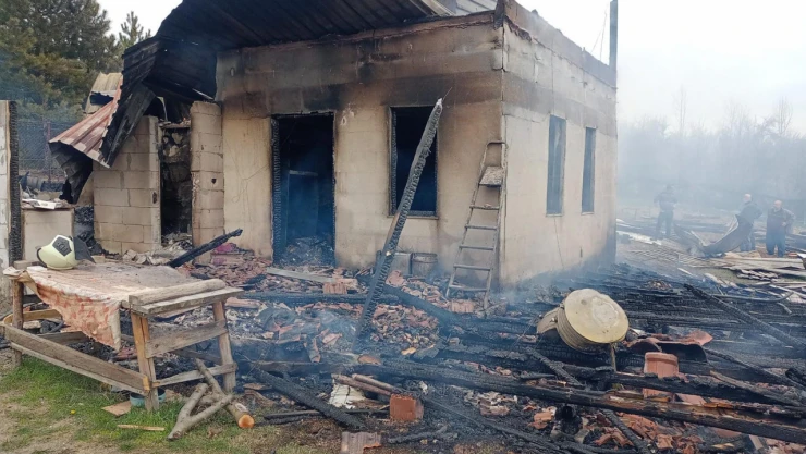 Karabük'te tek katlı ev kül oldu