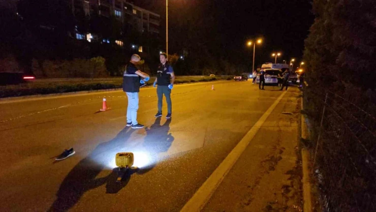 Karabük'te Yolun Karşısına Geçerken Otomobilin Çarptığı Genç Hayatını Kaybetti