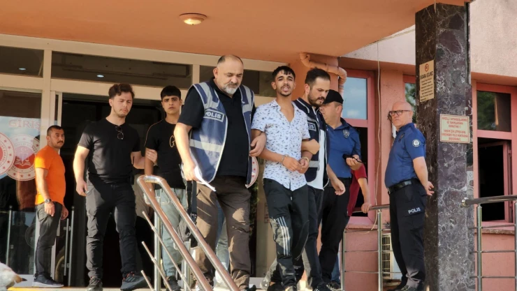 Karabük'teki gaspçılar adliyeden gülerek çıktı