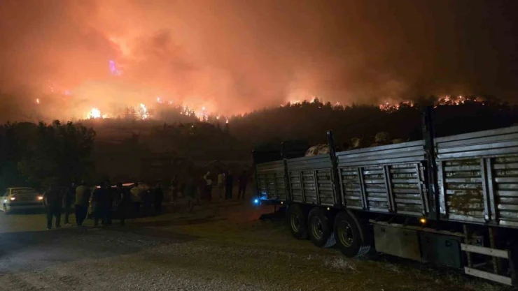 Karabük'teki Yangın Ankara Karayoluna İndi: Ulaşım Kapatıldı