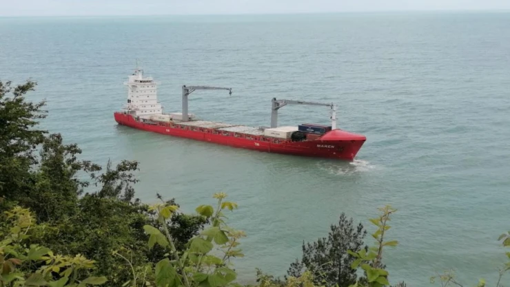 Karaya oturan gemi, yükünden kurtuldu