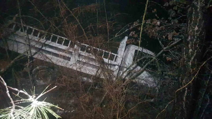 Kamyonet Şarampole Uçtu