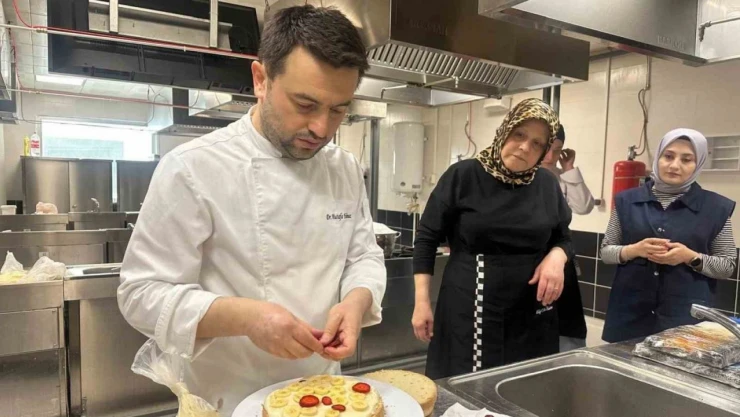 Yaş Pastayı Yapan Sertifikayı Kaptı