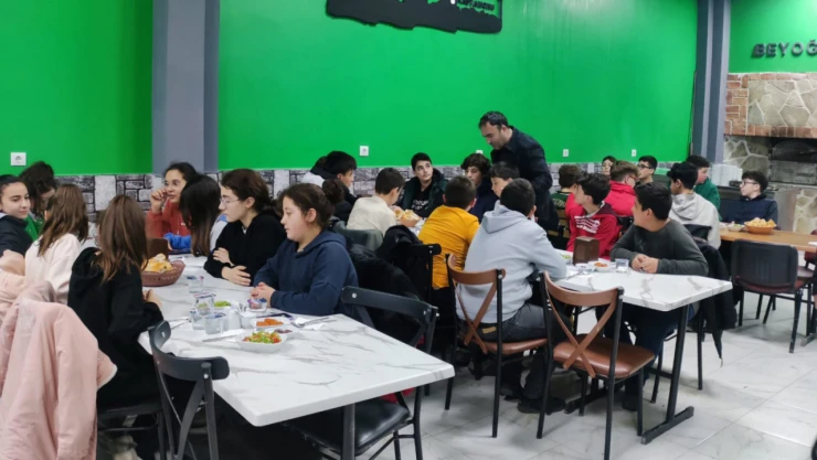 Kastamonu Bozkurt'ta öğrenci ve öğretmenler iftarda buluştu