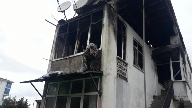 Kastamonu Çatalzeytin'de sobayı yakmak isterken evi yaktı