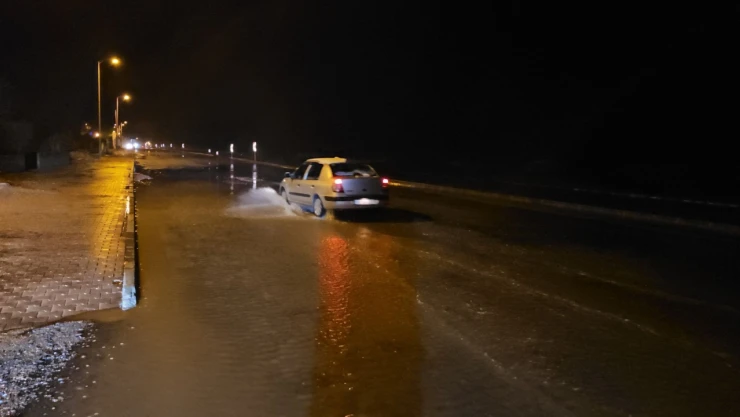 Kastamonu'da Deniz Taştı, Sokaklar Su Altında Kaldı