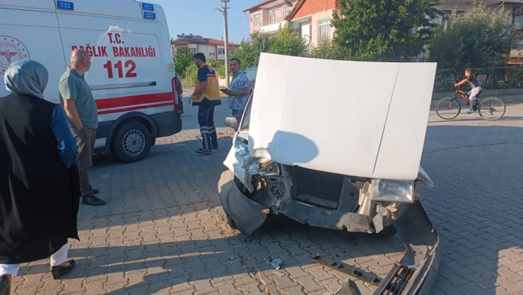 Kastamonu'da İki Ayrı Trafik Kazasında 3 Kişi Yaralandı