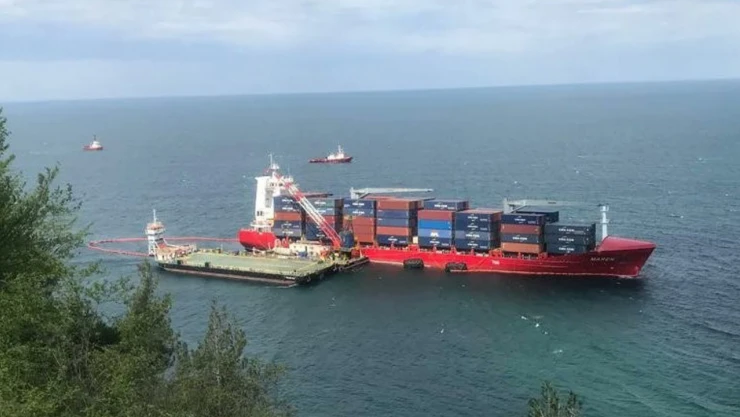 Kastamonu'da karaya oturan gemide tahliye çalışmaları