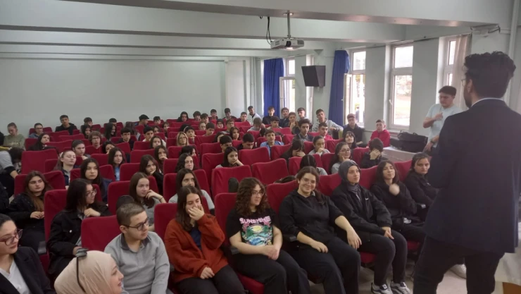 Kastamonu'da Öğrencilere 'Uçak Yolculuğunun Perde Arkası' Eğitimi Verildi