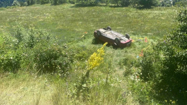 Otomobil Uçuruma Yuvarlandı: 1 Ölü, 4 Yaralı