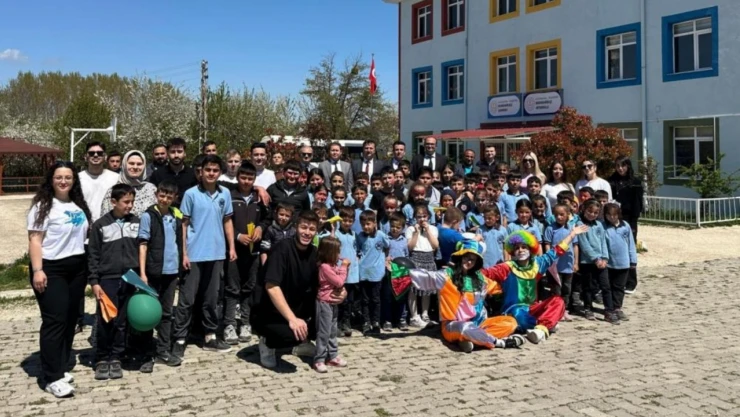 Kastamonu'da Üniversiteli Gençlerden İlkokul Öğrencilerine Anlamlı Etkinlik