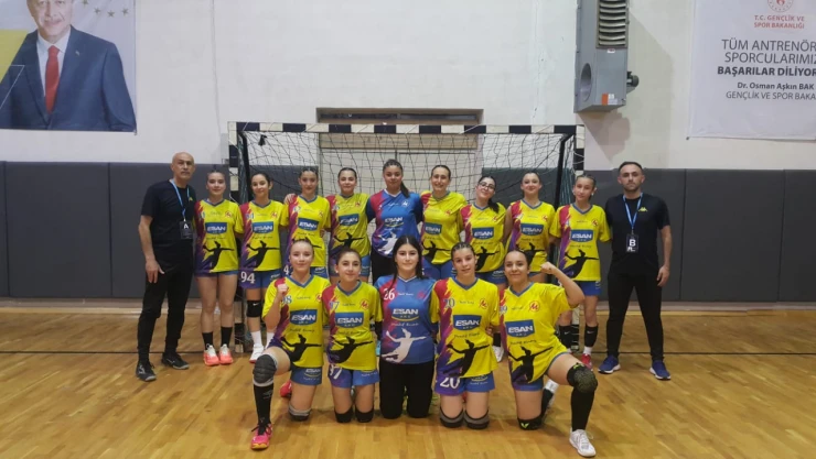 Kastamonu Merkez'in Hentbolda Yıldızı Parlıyor: Finaldeyiz