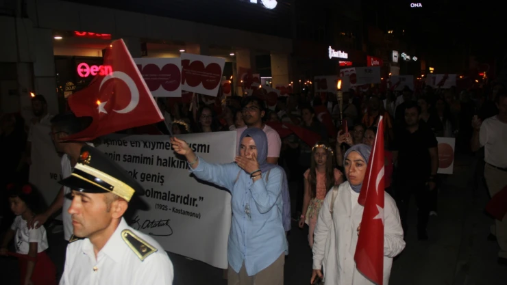 Kastamonu Meydanı Fenerlerle Donatıldı