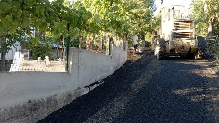 Kastamonu'nu Pınarbaşı İlçesinde Şehit Yakınının Talebi Üzerine Asfalt Çalışması Yapıldı