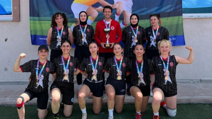 Kastamonu Üniversitesi, Koç Üniversitesi'ni Geri Bıraktı