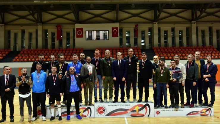 Kastamonu Üniversitesi'nde Ödüller Sahiplerini Buldu