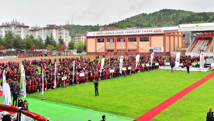 Kastamonu Üniversitesi 10'uncu yıl mezunlarını verdi