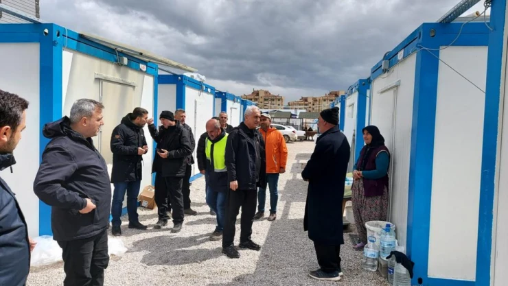 Kastamonu Valisi Avni Çakır, İslahiye'de depremzedeleri dinledi