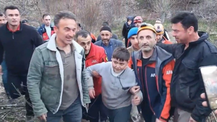 Kaybolan Çocuk 12 Saatlik Çalışma Sonrası Bulundu