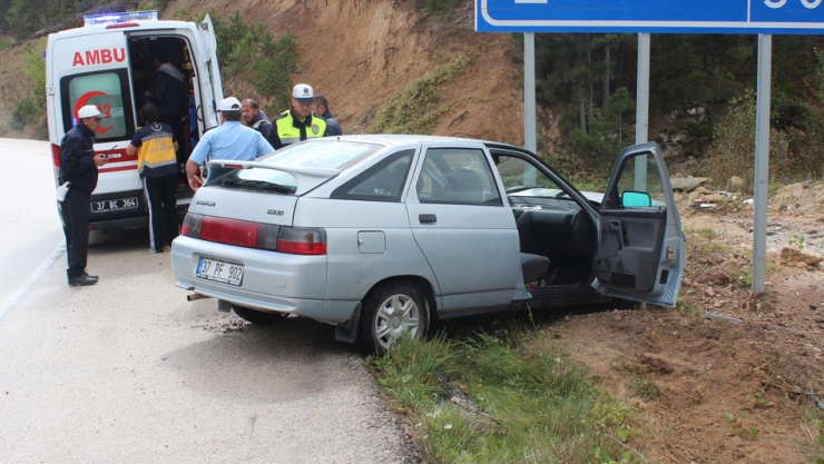 Kayganlaşan yol kazaya neden oldu 2 yaralı