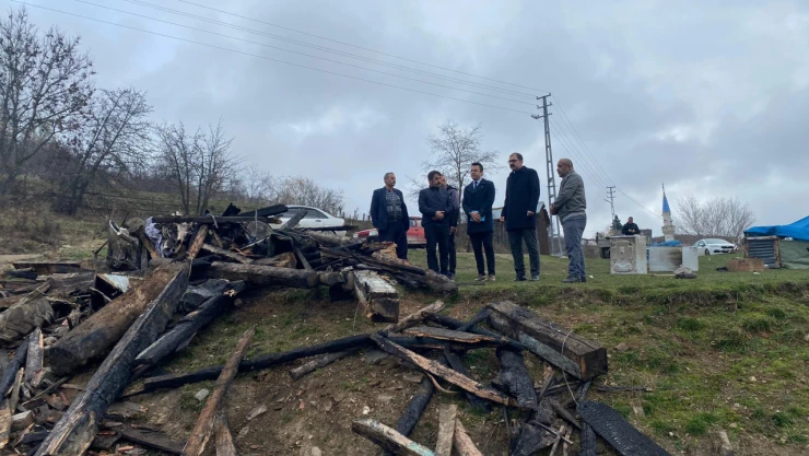 Kaymakam Demirdağ'dan, Yangında Evini Kaybeden Vatandaşa Ziyaret