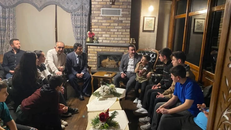 Kaymakam Erkan Şahin, İftarını Çocuklarla Birlikte Açtı