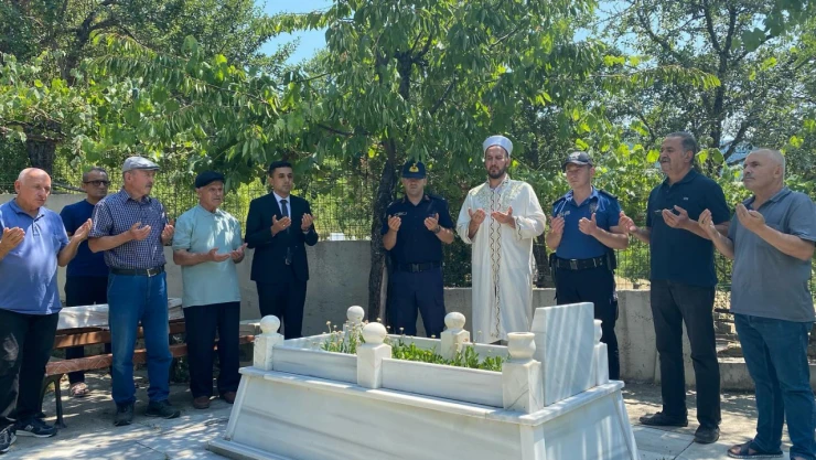 Kaymakam Karaselvi Şehitleri Kabirleri Başında Ziyaret Etti