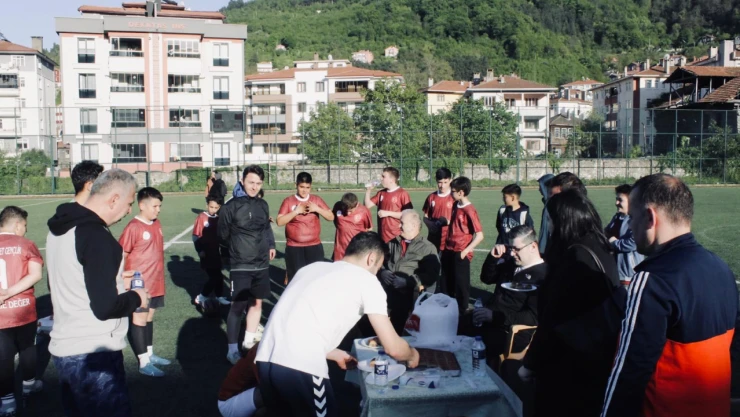 Kaymakam Necdet Uçar Gençlerle Dostluk Maçında Buluştu