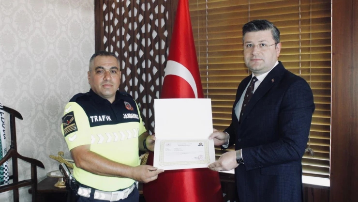 Kaymakam Uçar'dan Jandarma Personeline Başarı Belgesi