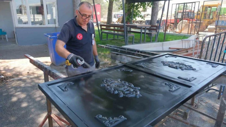 Atölye, Cami Ve Mezarlıkların Demir İşlerini Üstleniyor