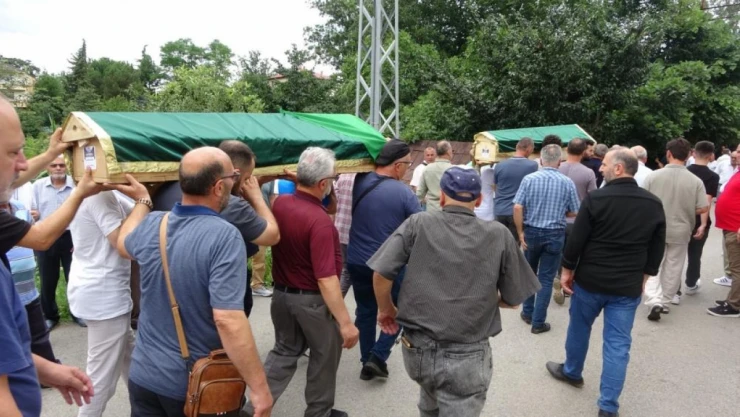 Kazada Hayatını Kaybeden Baba Ve Kızı Toprağa Verildi