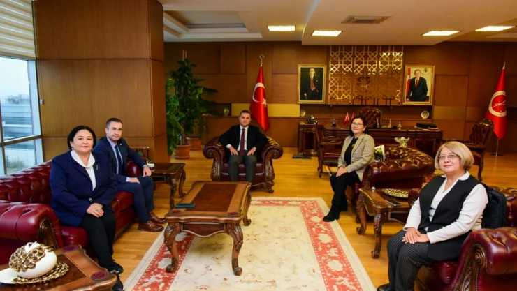 Kazakistan'dan Rektör Topal'a Ziyaret 