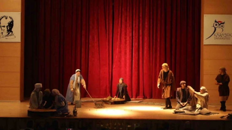 Kazakistan'ın Tarihi Draması 'Sak Dala' KBÜ'de Sahnelendi