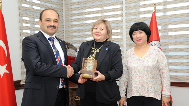 Kazakistan'dan üniversiteye ziyaret