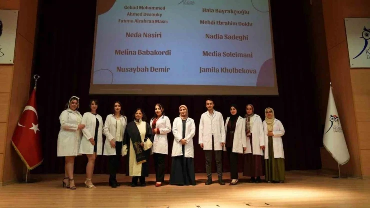 Fizyoterapi Öğrencileri Beyaz Önlüklerini Giydi