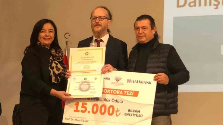 Karabük Üniversiteli Akademisyene 'En Başarılı Doktora Tezi Ödülleri'nde Ödül