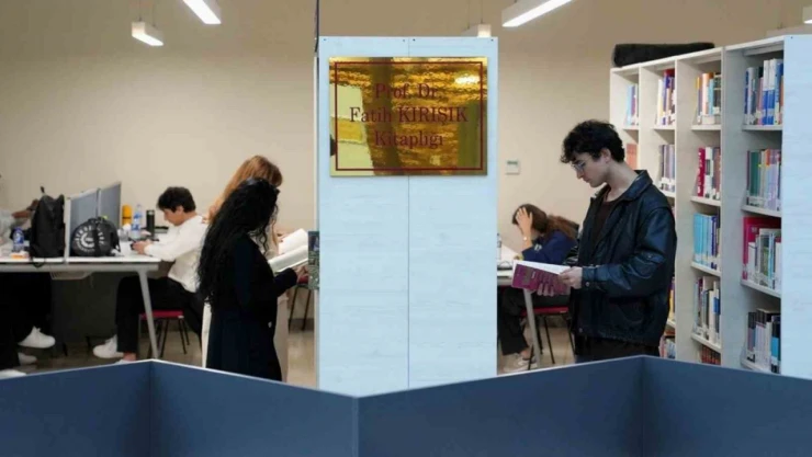 KBÜ Rektörü Kırışık'tan Kamil Güleç Kütüphanesi'ne 600 Kitaplık Bağış